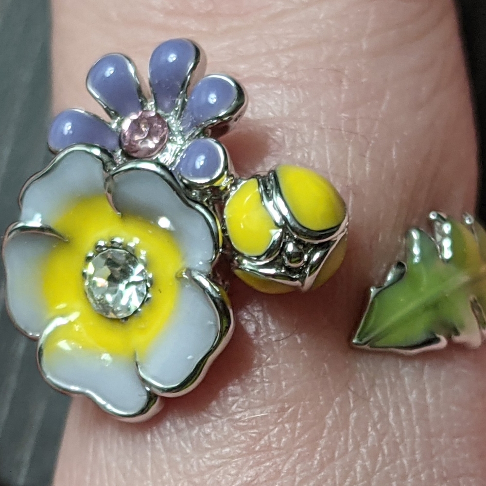 Adjustable Flower Ring - Picture 2 of 2
